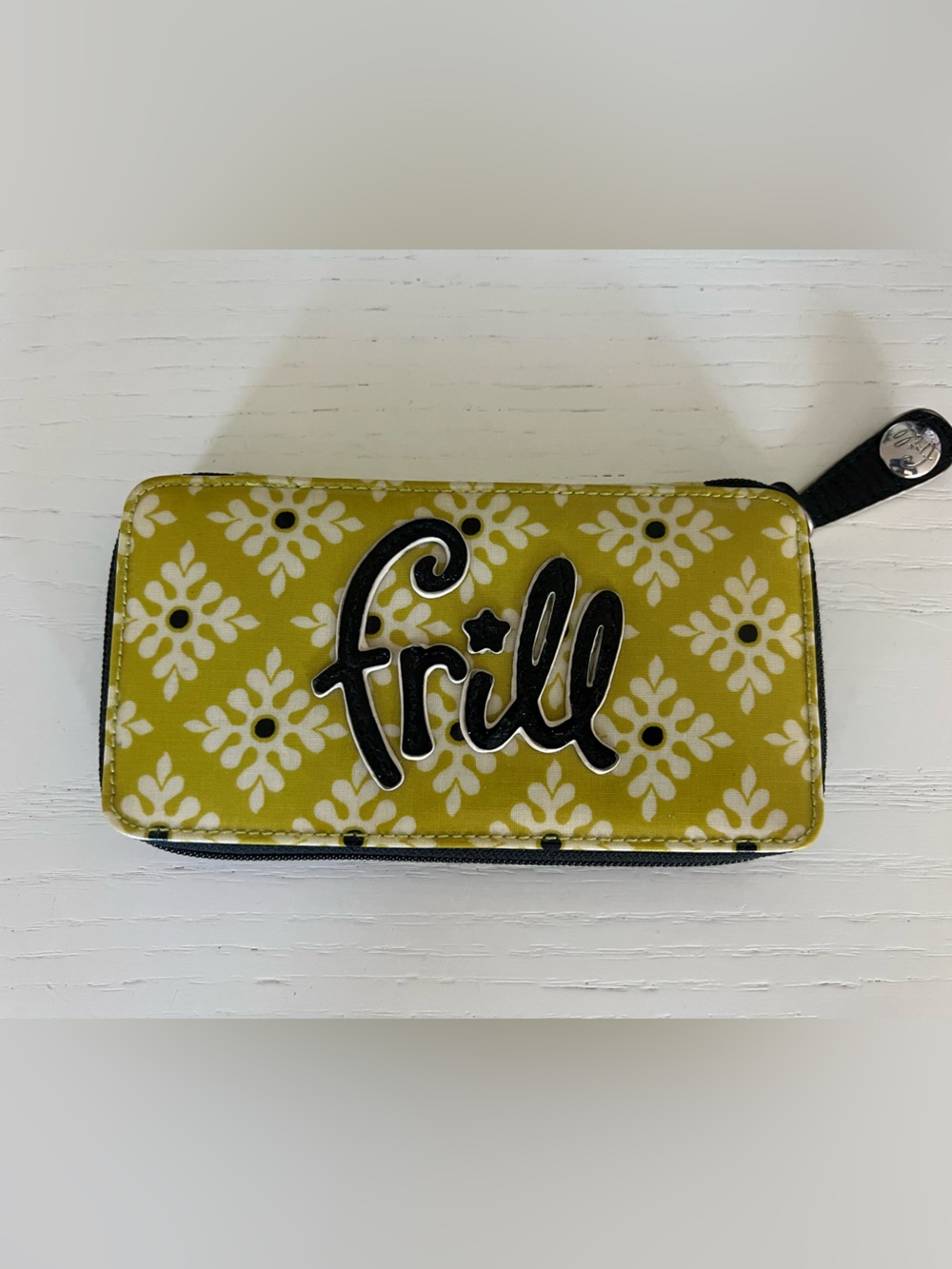 Vera Bradley Zip Around “Frill” Pen Holder